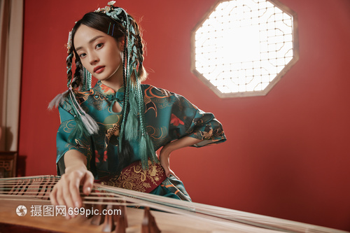 雅韻新傳 當(dāng)國(guó)風(fēng)美女邂逅古箏，專業(yè)攝像如何定格東方美學(xué)